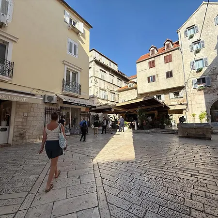 Design Anima Mundi Citycentre Right Next To Diocletian's Palace Konukevi